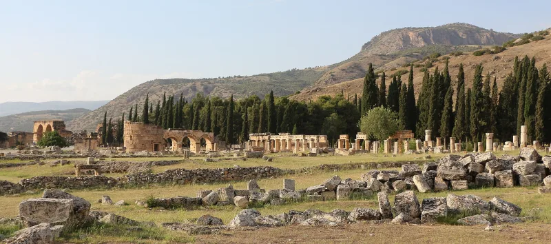 Hiérapolis (Hierapolis) et Pamukkale — guide touristique de l'UNESCO